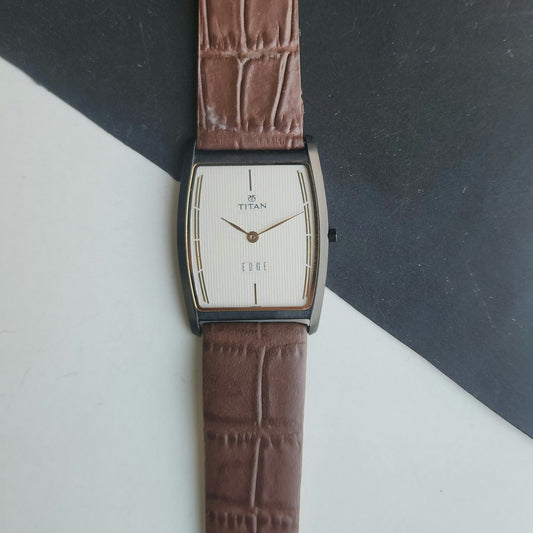 Original TITAN EDGE 1044YCE31 Barrel White Face 29MM Case Men's Watch J66