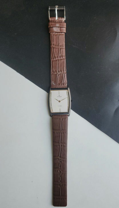 Original TITAN EDGE 1044YCE31 Barrel White Face 29MM Case Men's Watch J66
