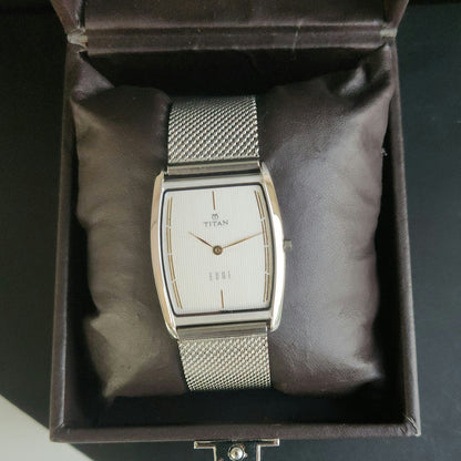Original TITAN EDGE 1044YCE31 Barrel White Face 29MM Case Men's Watch J84