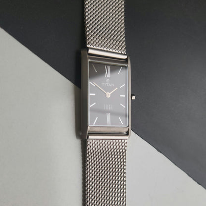Original TITAN EDGE 1043NBA Rectangle Black Face 25MM Case Men's Watch J91