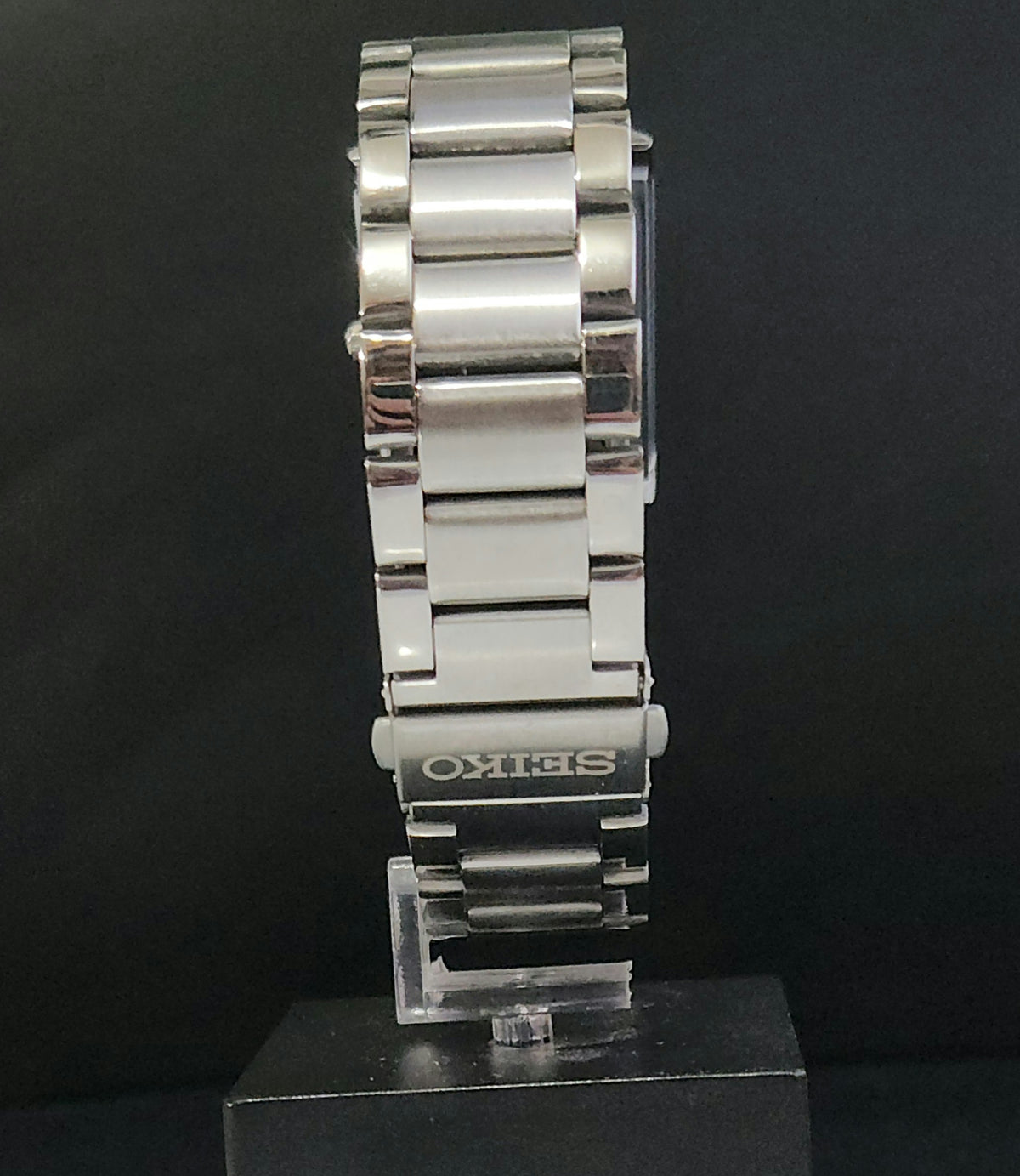 MOD Seiko Slim Rectangular Quartz Red Face Bracelet Men's Wrist Watch J94