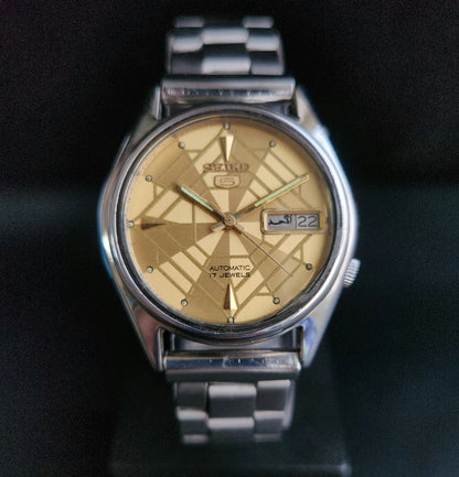 Vintage 1986 Original Seiko 5 Automatic 7009-3161 Golden Face 17 Jewels Day-Date Japanese Men's Wrist Watch J102