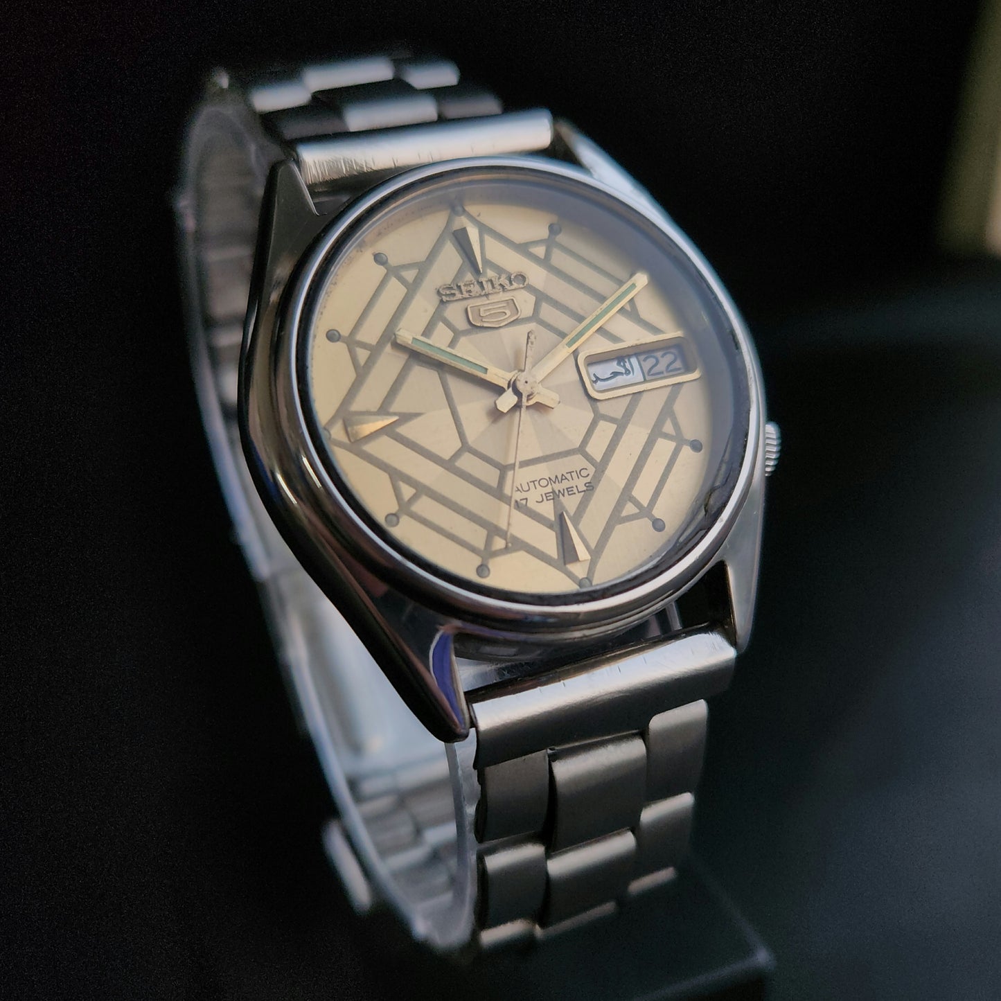 Vintage 1986 Original Seiko 5 Automatic 7009-3161 Golden Face 17 Jewels Day-Date Japanese Men's Wrist Watch J102