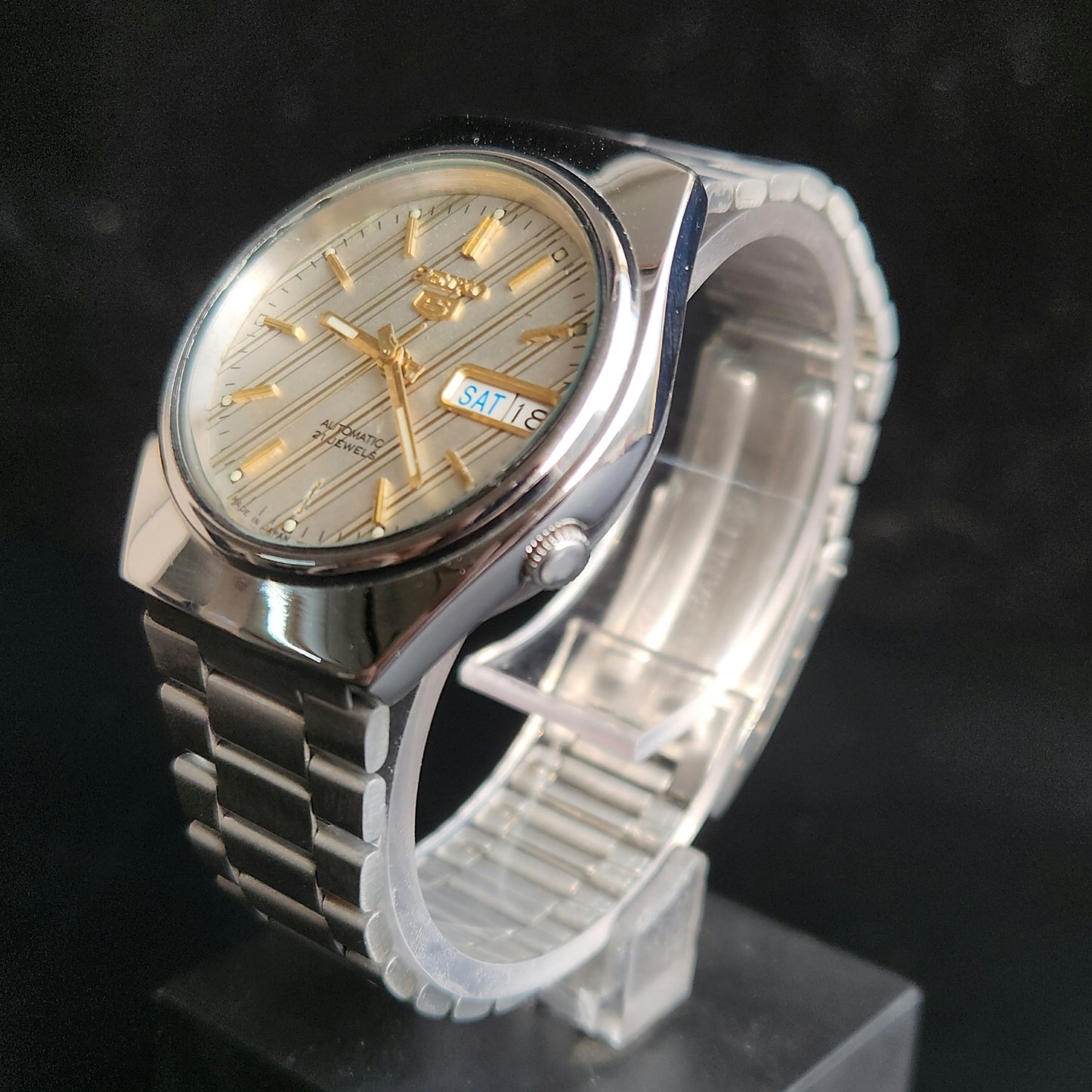 Vintage 1987 Original Seiko 5 Automatic 7826-7030 White Face 17 Jewels Day-Date Japanese Men's Wrist Watch J103