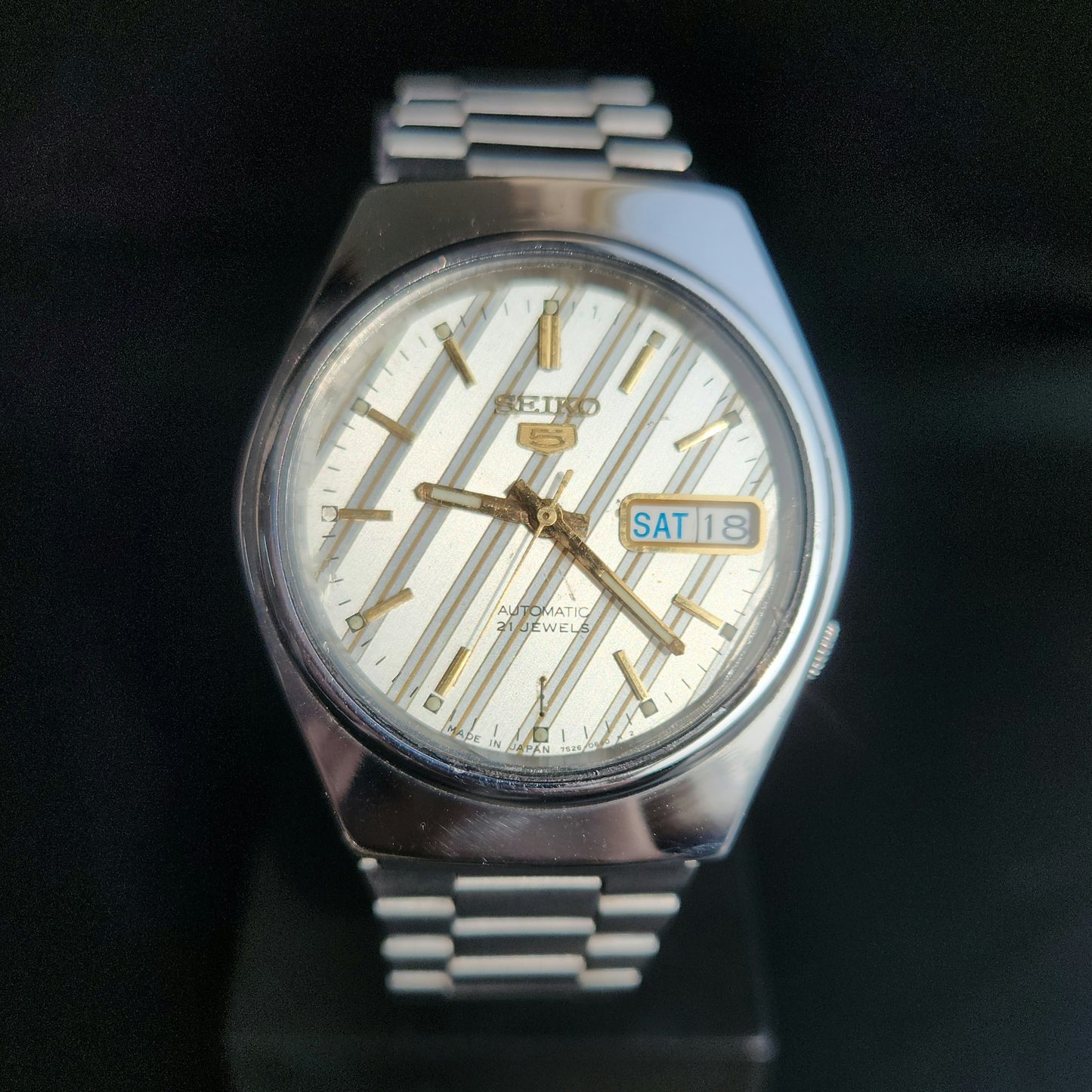 Vintage 1987 Original Seiko 5 Automatic 7826-7030 White Face 17 Jewels Day-Date Japanese Men's Wrist Watch J103