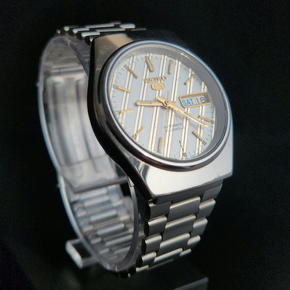 Vintage 1987 Original Seiko 5 Automatic 7826-7030 White Face 17 Jewels Day-Date Japanese Men's Wrist Watch J103