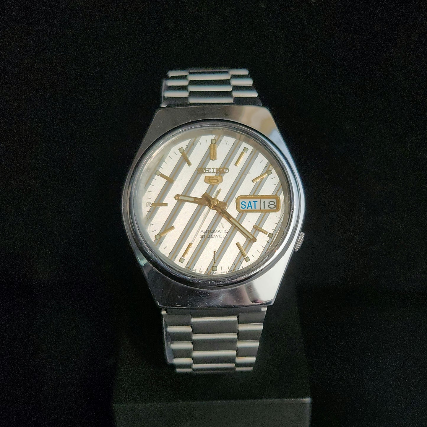 Vintage 1987 Original Seiko 5 Automatic 7826-7030 White Face 17 Jewels Day-Date Japanese Men's Wrist Watch J103