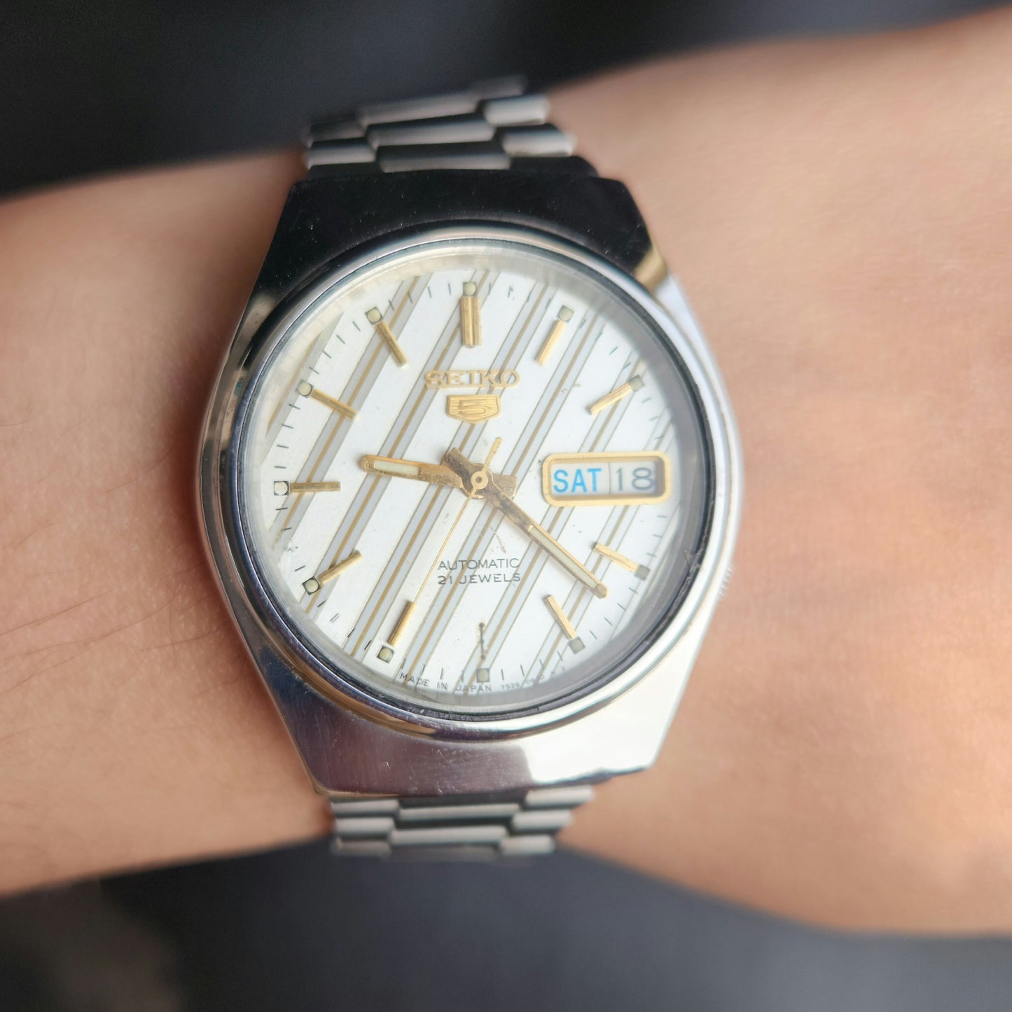 Vintage 1987 Original Seiko 5 Automatic 7826-7030 White Face 17 Jewels Day-Date Japanese Men's Wrist Watch J103