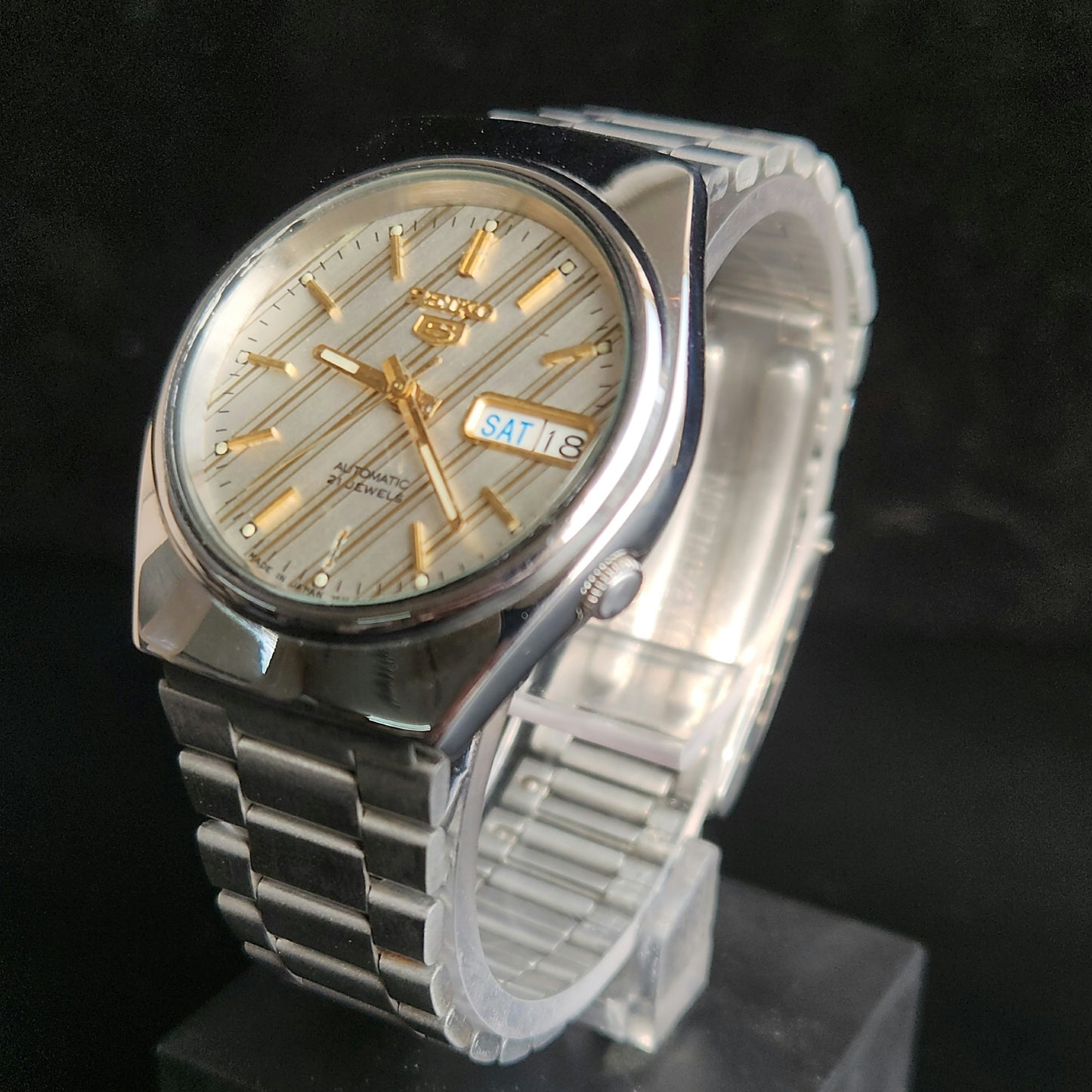 Vintage 1987 Original Seiko 5 Automatic 7826-7030 White Face 17 Jewels Day-Date Japanese Men's Wrist Watch J103