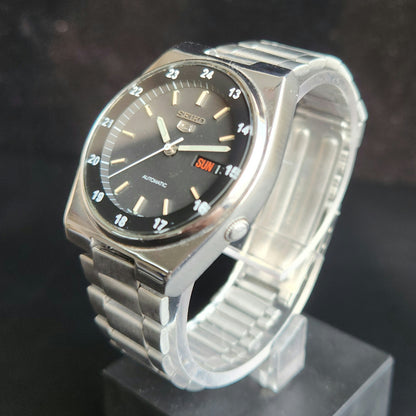 Vintage 1970 Original Seiko 5 Automatic 7S26-3160 Black Face 17 Jewels Day-Date Japanese Men's Wrist Watch J109