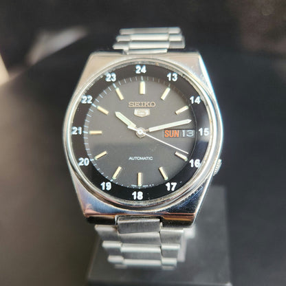 Vintage 1970 Original Seiko 5 Automatic 7S26-3160 Black Face 17 Jewels Day-Date Japanese Men's Wrist Watch J109
