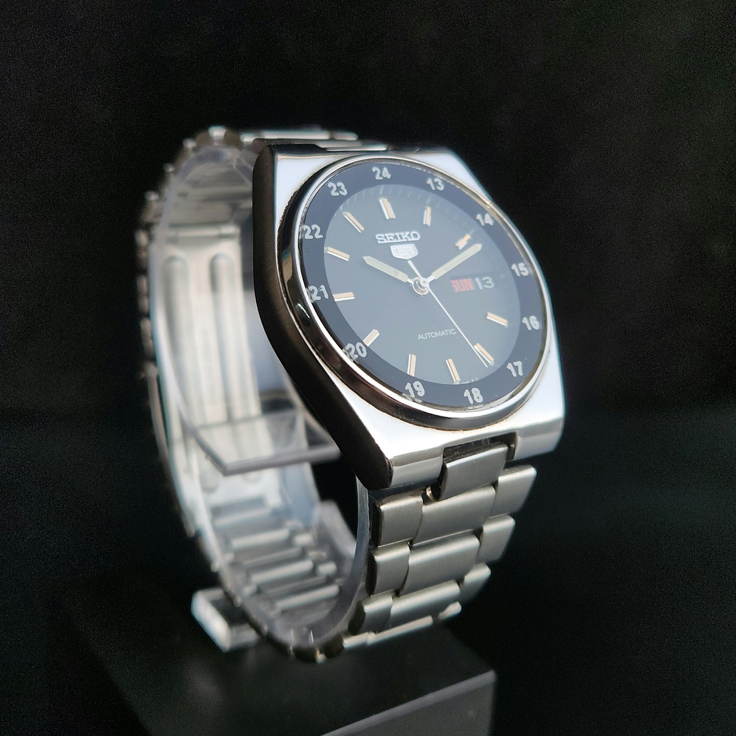 Vintage 1970 Original Seiko 5 Automatic 7S26-3160 Black Face 17 Jewels Day-Date Japanese Men's Wrist Watch J109