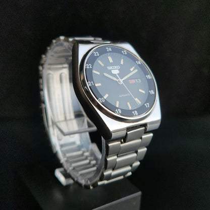Vintage 1970 Original Seiko 5 Automatic 7S26-3160 Black Face 17 Jewels Day-Date Japanese Men's Wrist Watch J109