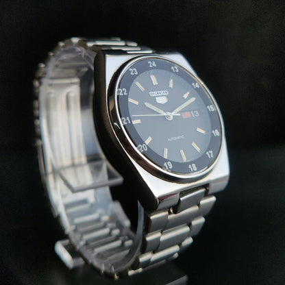 Vintage 1970 Original Seiko 5 Automatic 7S26-3160 Black Face 17 Jewels Day-Date Japanese Men's Wrist Watch J109