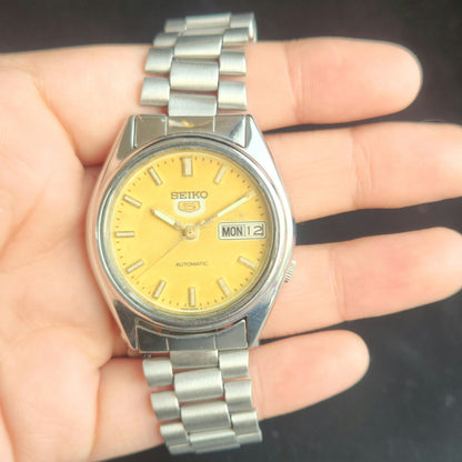 Vintage 1985 Original Seiko 5 Automatic 7009-3101 Golden Face 17 Jewels Day-Date Japanese Men's Wrist Watch J104