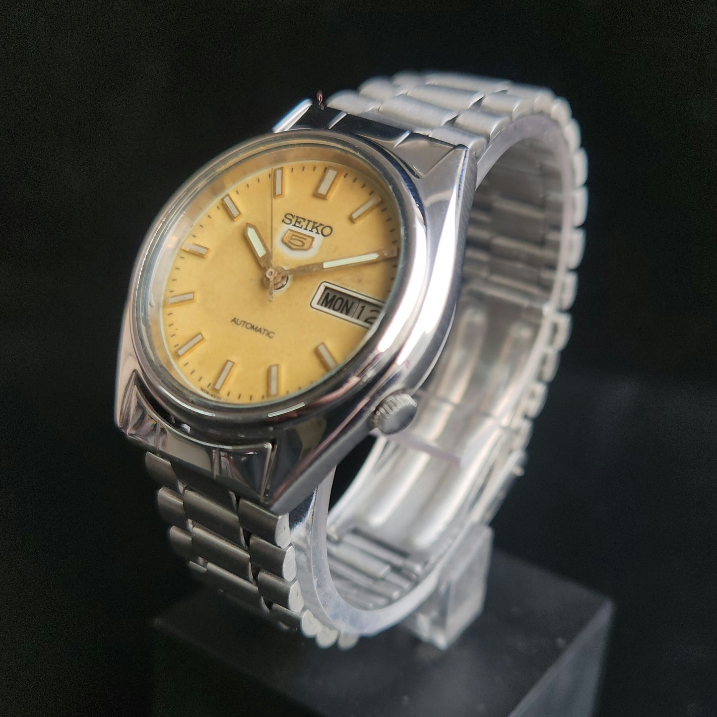 Vintage 1985 Original Seiko 5 Automatic 7009-3101 Golden Face 17 Jewels Day-Date Japanese Men's Wrist Watch J104