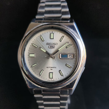 Vintage 1985 Original Seiko 5 Automatic 7009-876A Silver Face 17 Jewels Day-Date Japanese Men's Wrist Watch S17