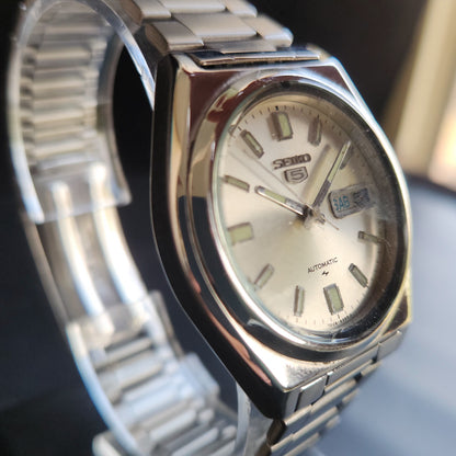 Vintage 1985 Original Seiko 5 Automatic 7009-876A Silver Face 17 Jewels Day-Date Japanese Men's Wrist Watch S17
