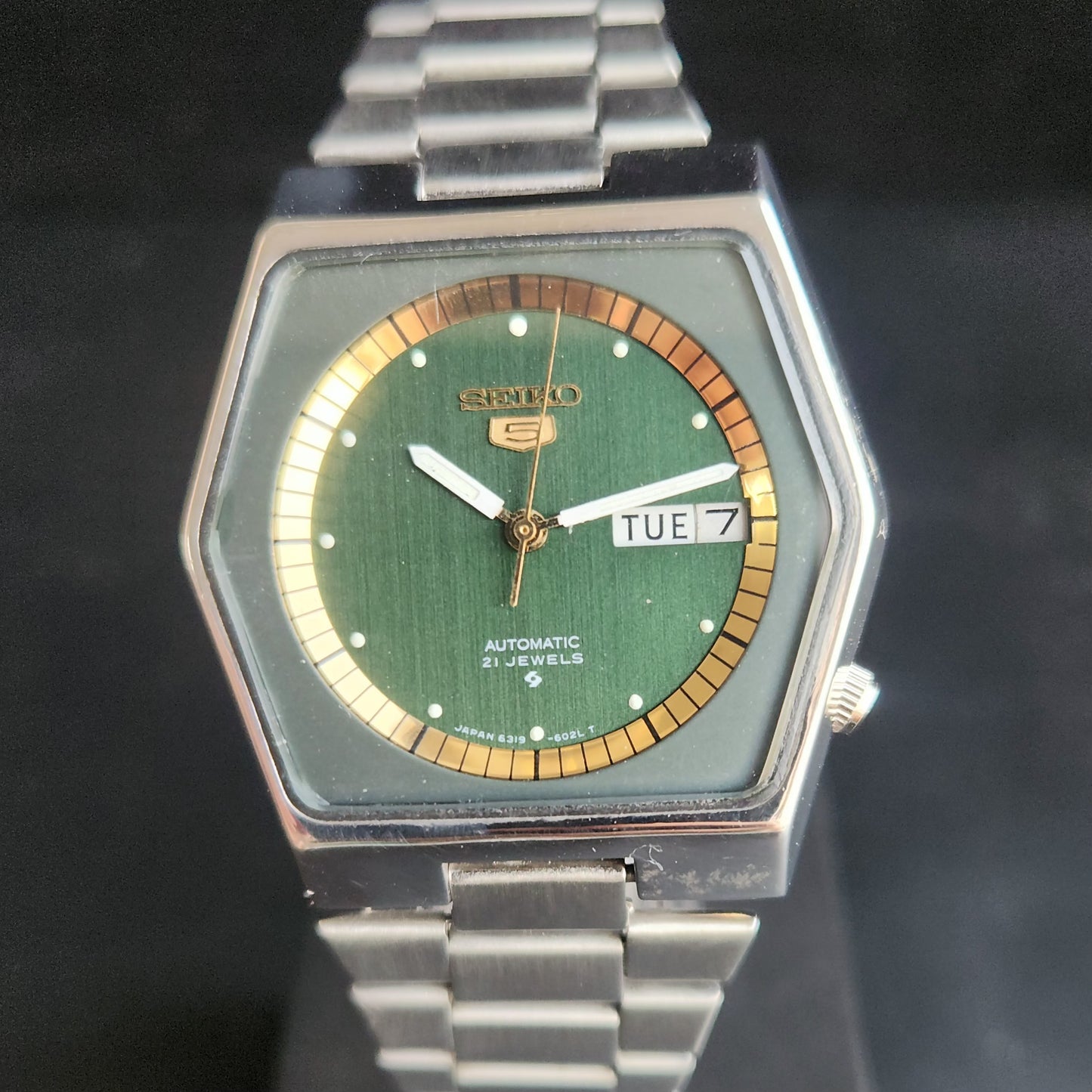 Vintage 1977,1987 Original Seiko 5 Automatic 6319-6000 Green Face 21 Jewels Day-Date Japanese Men's Wrist Watch S17