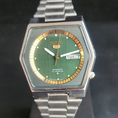 Vintage 1977,1987 Original Seiko 5 Automatic 6319-6000 Green Face 21 Jewels Day-Date Japanese Men's Wrist Watch S17