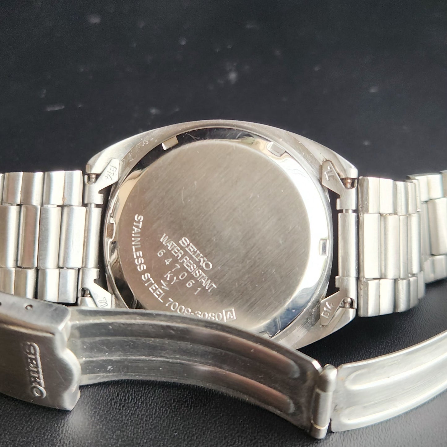 Vintage 1976 Original Seiko 5 Automatic 7009-3080 White Face 17 Jewels Day-Date Japanese Men's Wrist Watch S19