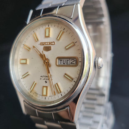 Vintage 1983 Original Seiko 5 Automatic 6309-8920 White Face 17 Jewels Day-Date Japanese Men's Wrist Watch S22
