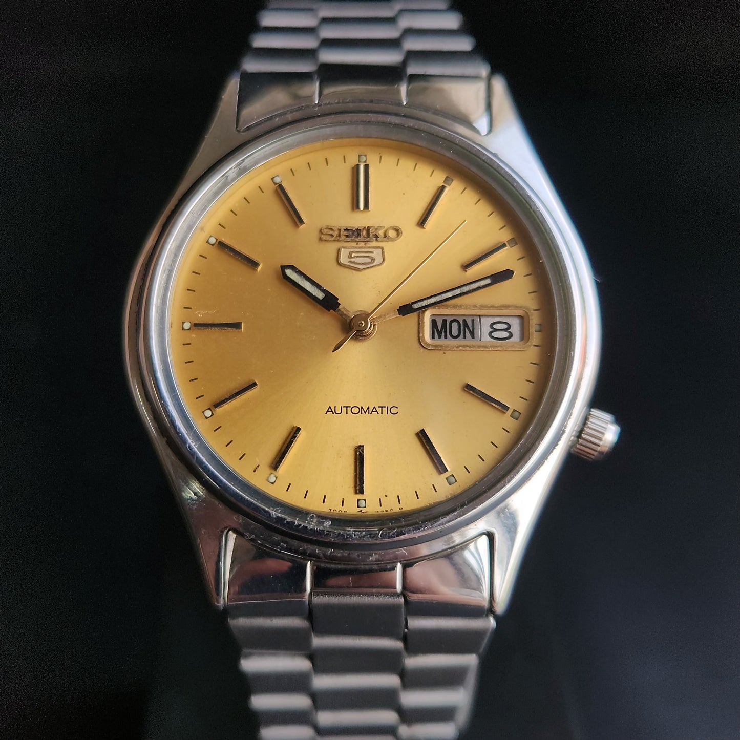 Vintage 1985 Original Seiko 5 Automatic 7009-3101 Golden Face 17 Jewels Day-Date Japanese Men's Wrist Watch S23