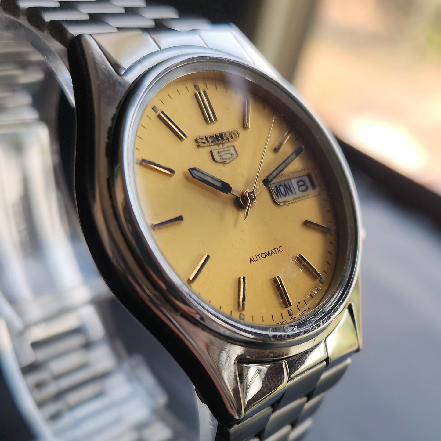 Vintage 1985 Original Seiko 5 Automatic 7009-3101 Golden Face 17 Jewels Day-Date Japanese Men's Wrist Watch S23