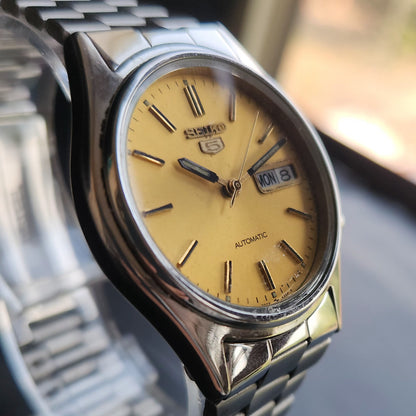 Vintage 1985 Original Seiko 5 Automatic 7009-3101 Golden Face 17 Jewels Day-Date Japanese Men's Wrist Watch S23