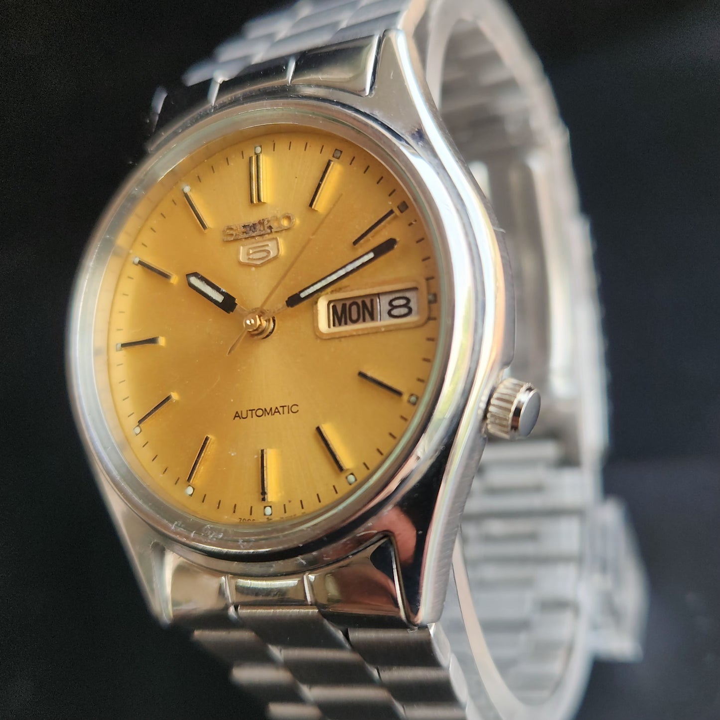 Vintage 1985 Original Seiko 5 Automatic 7009-3101 Golden Face 17 Jewels Day-Date Japanese Men's Wrist Watch S23