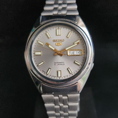 Vintage 1998 Original Seiko 5 Automatic 7S26-8049 Grey Face 21 Jewels Day-Date Japanese Men's Wrist Watch S24