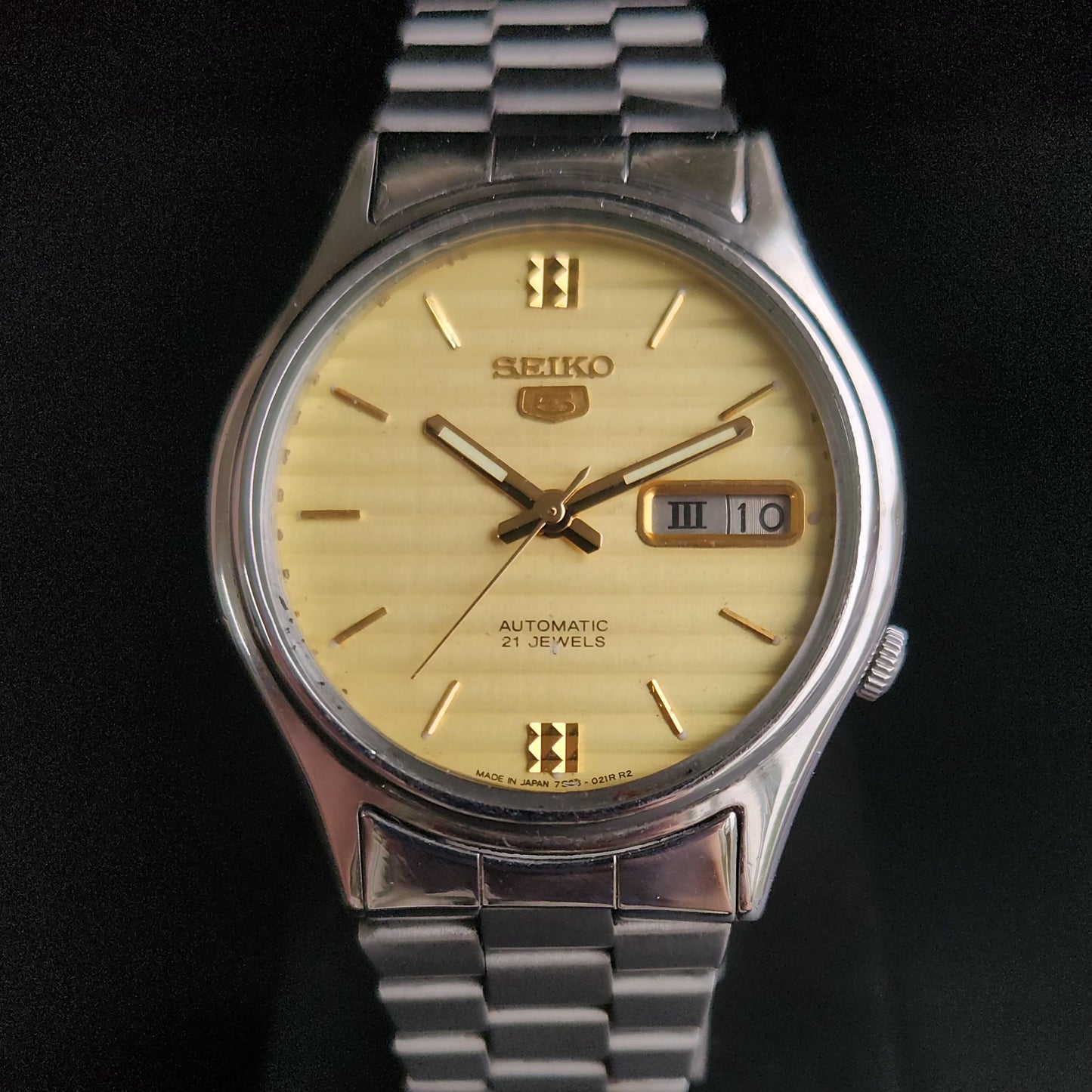 Vintage 1998 Original Seiko 5 Automatic 7009-3101 Golden Face 17 Jewels Day-Date Japanese Men's Wrist Watch S26