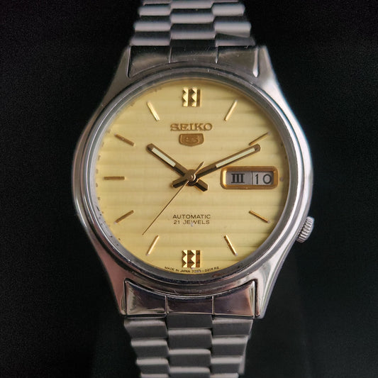 Vintage 1998 Original Seiko 5 Automatic 7009-3101 Golden Face 17 Jewels Day-Date Japanese Men's Wrist Watch S26