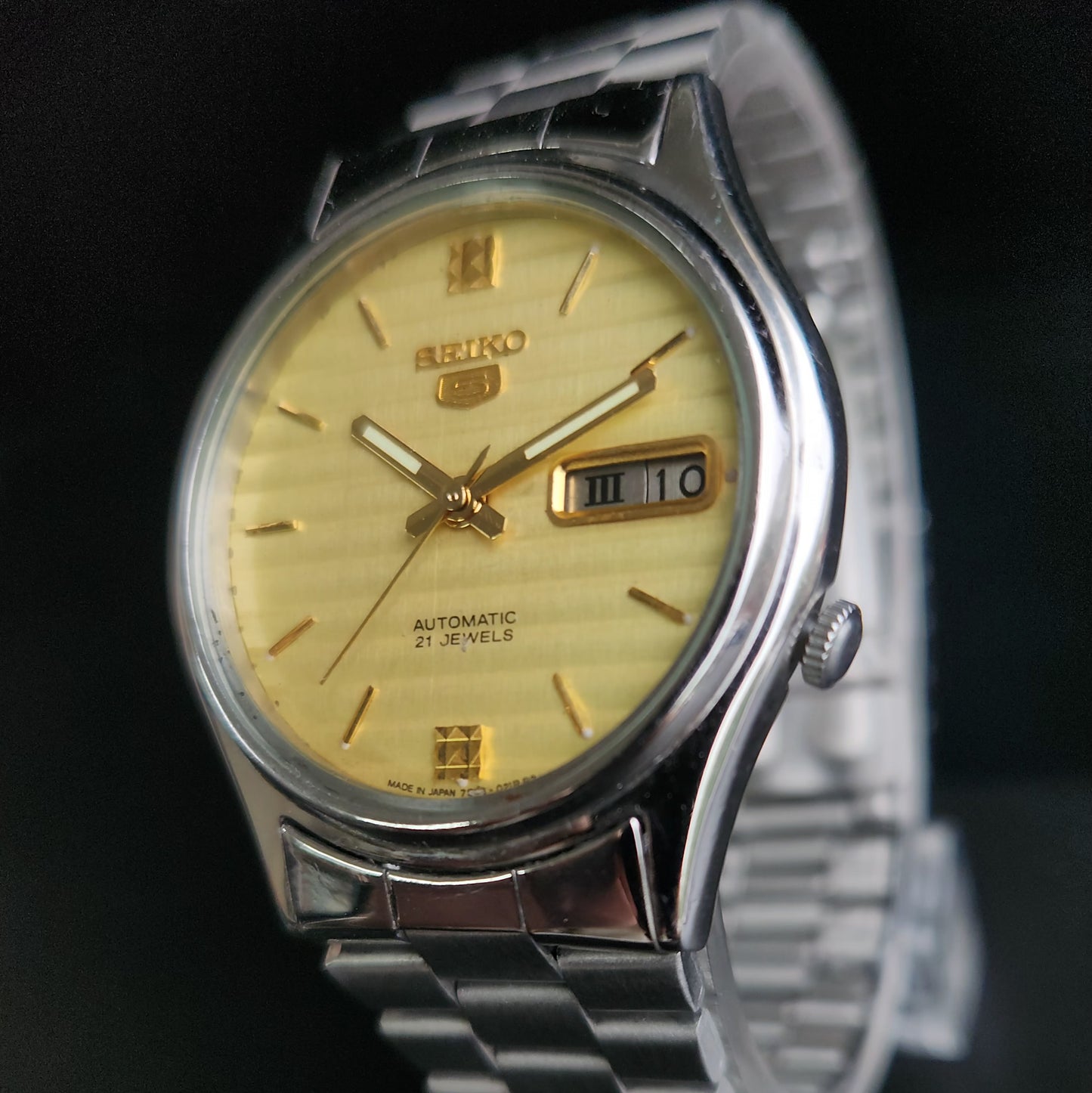 Vintage 1998 Original Seiko 5 Automatic 7009-3101 Golden Face 17 Jewels Day-Date Japanese Men's Wrist Watch S26
