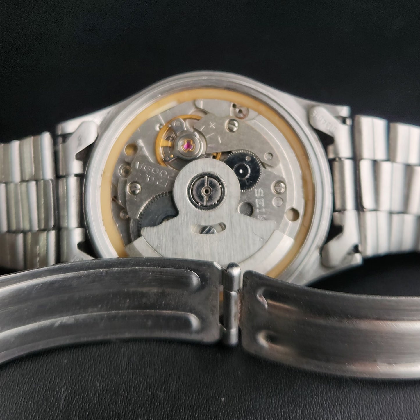 Vintage 1998 Original Seiko 5 Automatic 7009-3101 Golden Face 17 Jewels Day-Date Japanese Men's Wrist Watch S26