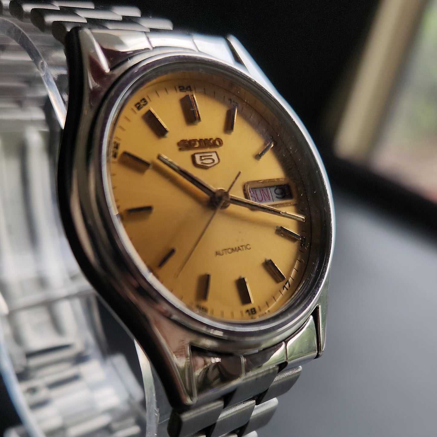 Vintage 1984 Original Seiko 5 Automatic 7009-3101 Gold Face 17 Jewels Day-Date Japanese Men's Wrist Watch S25