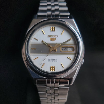 Vintage 1980 Original Seiko 5 Automatic 7009-876A Silver Face 17 Jewels Day-Date Japanese Men's Wrist Watch S27