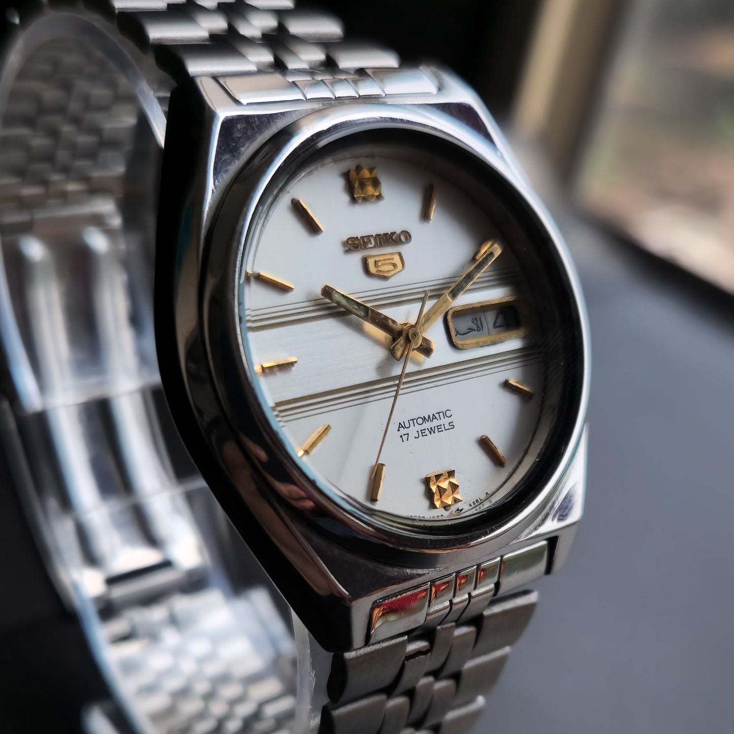 Vintage 1980 Original Seiko 5 Automatic 7009-876A Silver Face 17 Jewels Day-Date Japanese Men's Wrist Watch S27