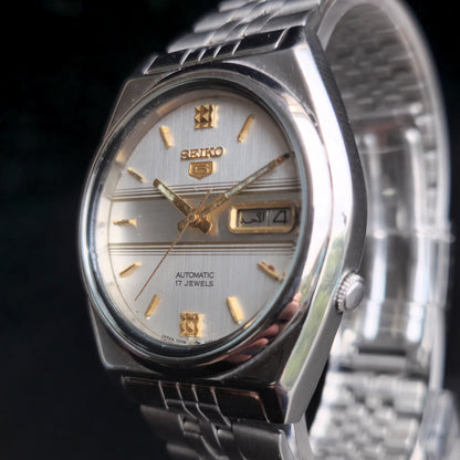 Vintage 1980 Original Seiko 5 Automatic 7009-876A Silver Face 17 Jewels Day-Date Japanese Men's Wrist Watch S27