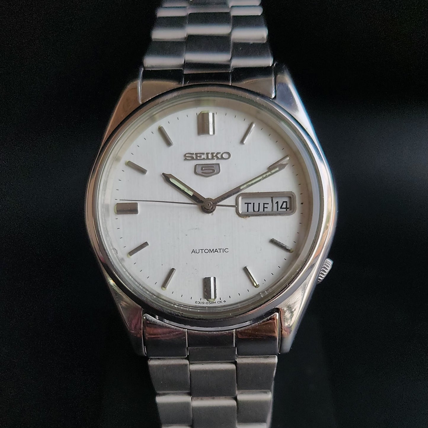 Vintage 1982 Original Seiko 5 Automatic 6309-8840 White Face 17 Jewels Day-Date Japanese Men's Wrist Watch S29