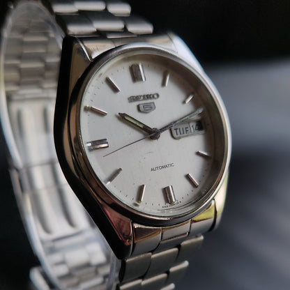 Vintage 1982 Original Seiko 5 Automatic 6309-8840 White Face 17 Jewels Day-Date Japanese Men's Wrist Watch S29