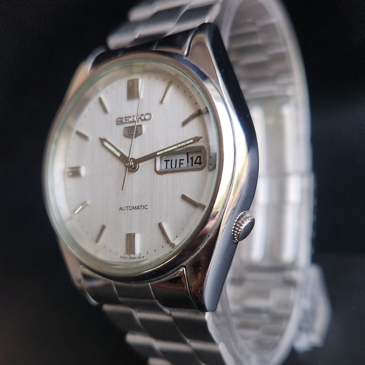 Vintage 1982 Original Seiko 5 Automatic 6309-8840 White Face 17 Jewels Day-Date Japanese Men's Wrist Watch S29