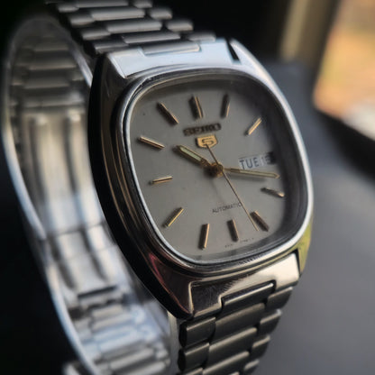 Vintage 1976 Original Seiko 5 Automatic 6309-8840 Grey Face 17 Jewels Day-Date Japanese Men's Wrist Watch S32