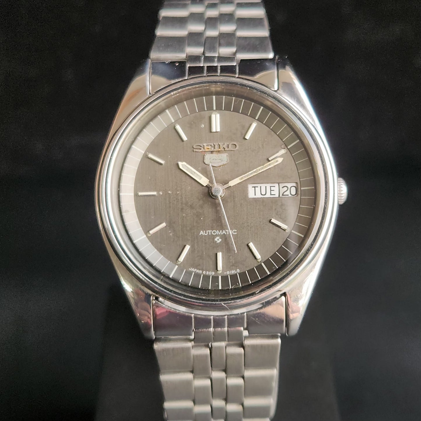 Vintage 1985 Original Seiko 5 Automatic 6309-8800 Grey Face 17 Jewels Day-Date Japanese Men's Wrist Watch S33