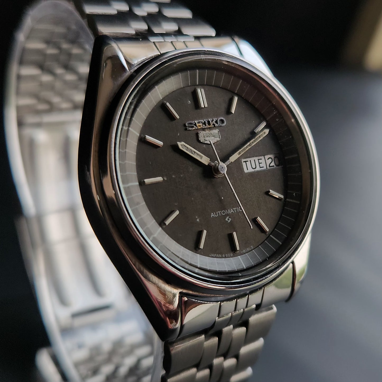 Vintage 1985 Original Seiko 5 Automatic 6309-8800 Grey Face 17 Jewels Day-Date Japanese Men's Wrist Watch S33