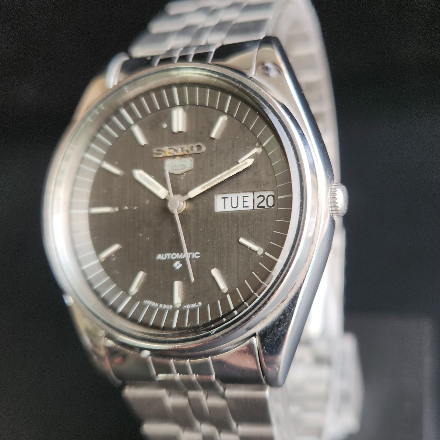 Vintage 1985 Original Seiko 5 Automatic 6309-8800 Grey Face 17 Jewels Day-Date Japanese Men's Wrist Watch S33