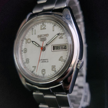 Vintage 1981 Original Seiko 5 Automatic 7009-8210 White Face 17 Jewels Day-Date Japanese Men's Wrist Watch S37
