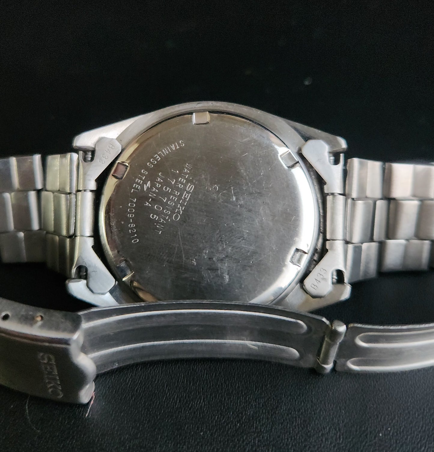 Vintage 1981 Original Seiko 5 Automatic 7009-8210 White Face 17 Jewels Day-Date Japanese Men's Wrist Watch S37