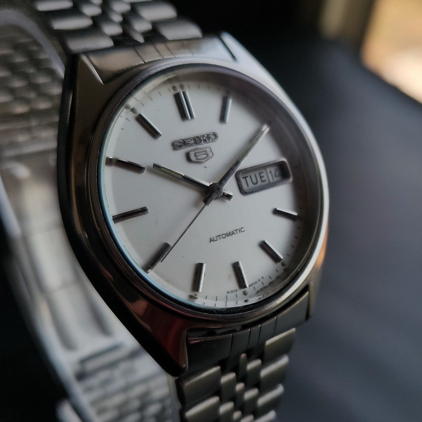 Vintage 1983 Original Seiko 5 Automatic 3609-8840 White Face 17 Jewels Day-Date Japanese Men's Wrist Watch S39