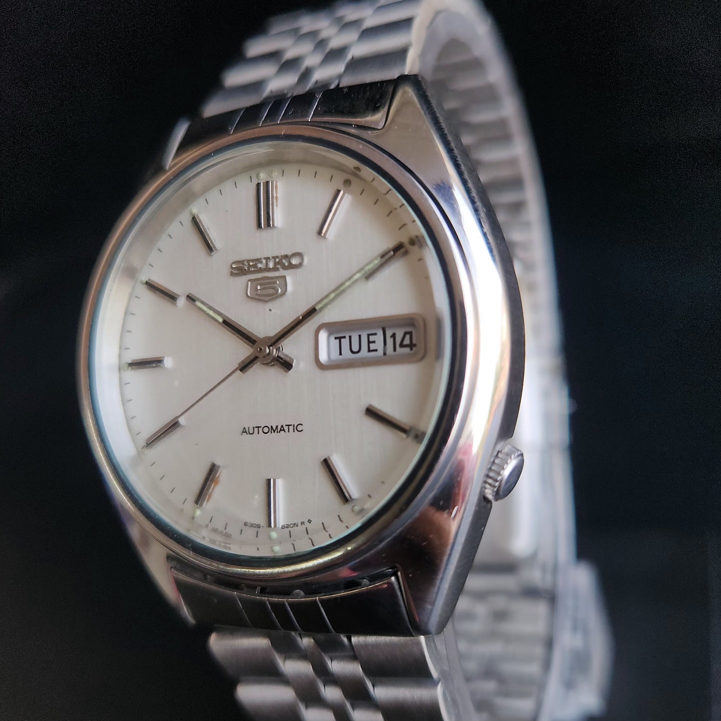 Vintage 1983 Original Seiko 5 Automatic 3609-8840 White Face 17 Jewels Day-Date Japanese Men's Wrist Watch S39